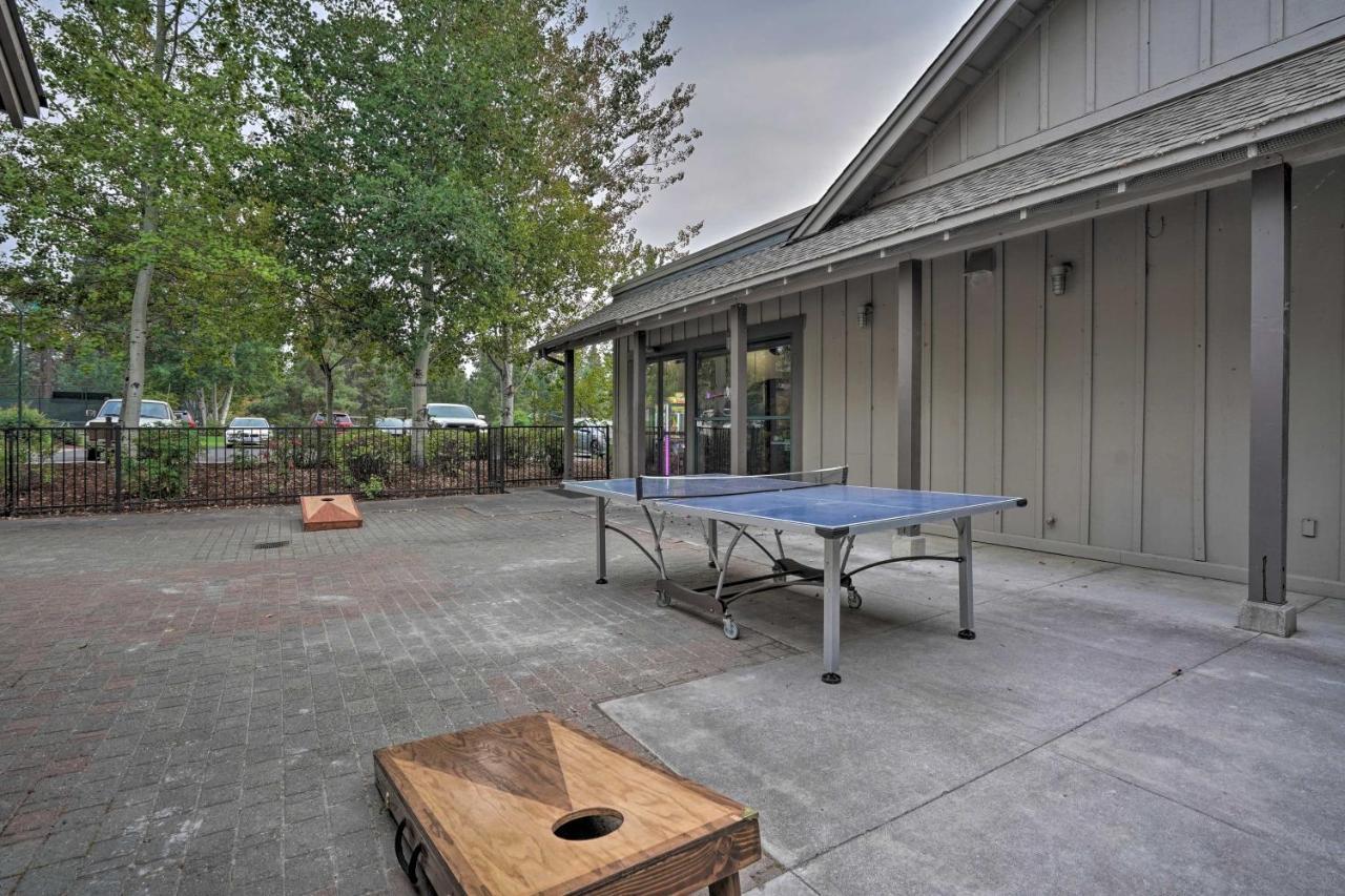 Chalet At Running Y Resort With Wraparound Deck! Klamath Falls Exterior photo
